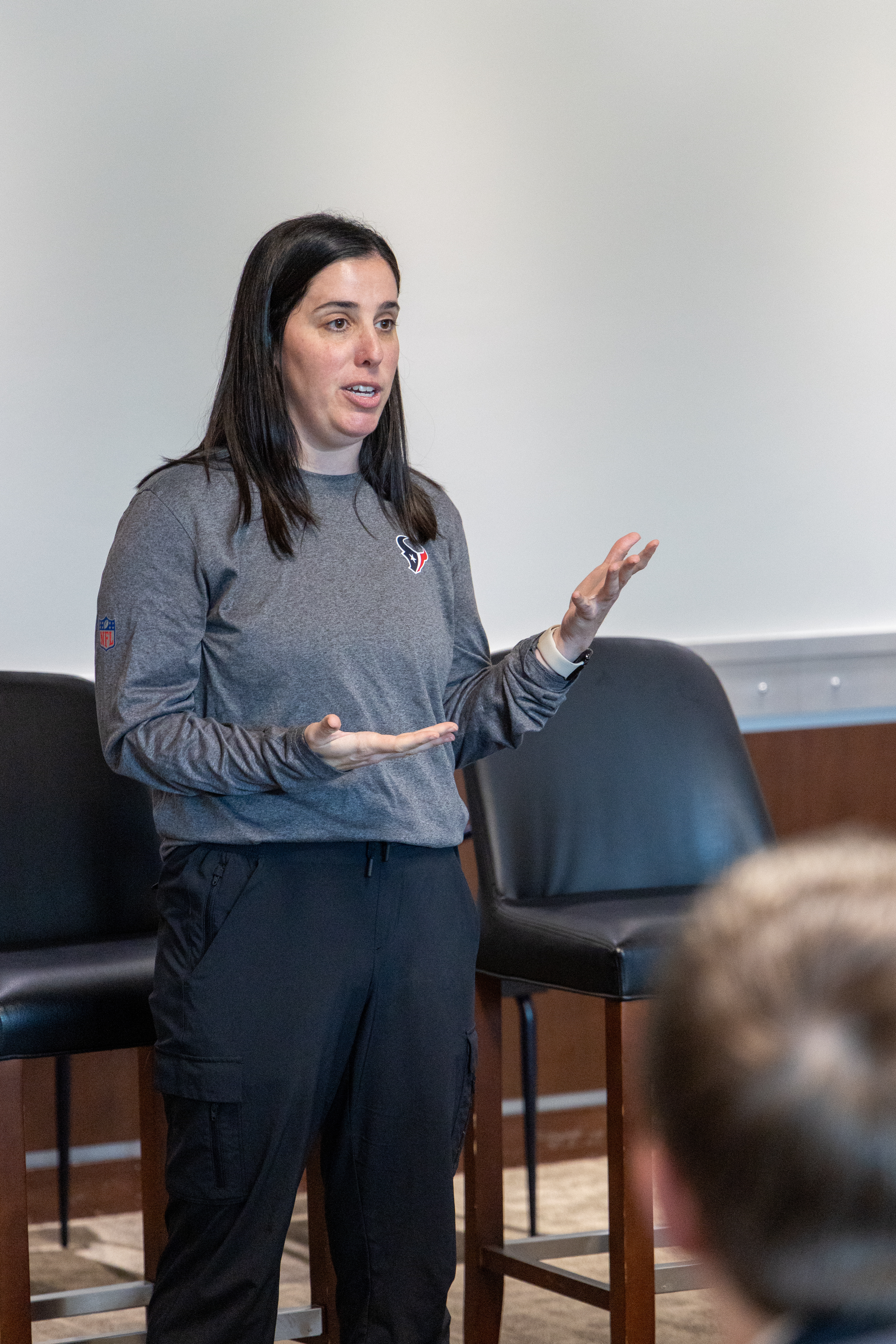 Lindsey Fox speaks to students. 